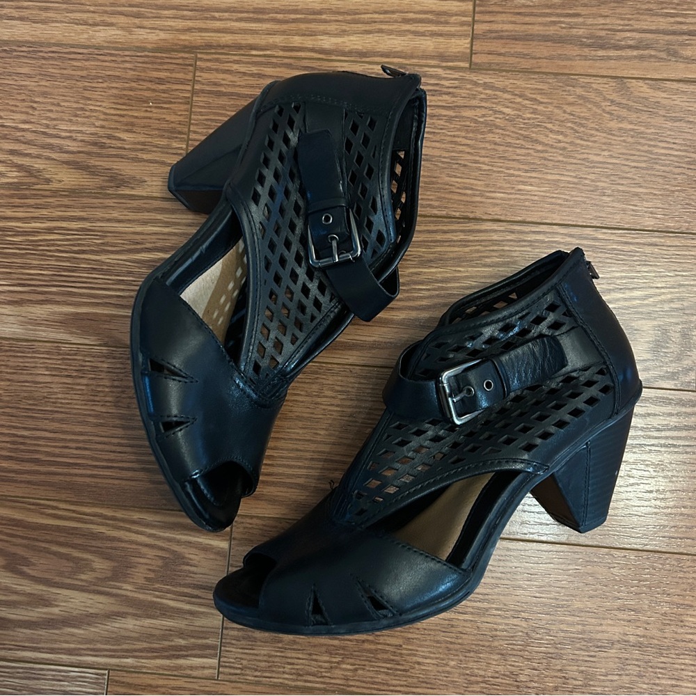 Earthies Black Virgo Peep Toe Booties - Picture 3 of 9
